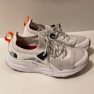 The North Face TNF VECTIV HYPNUM
Hiking Trail Shoes Sneakers Size 9
White black